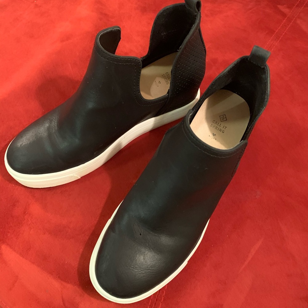 Woman’s shoes wedge sneakers